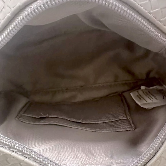 Thirty-One Boutique Crossbody Bag in Whisper Grey Basketweave - Picture 10 of 10